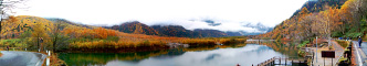 上高地の紅葉「大正池と黄葉風景」のパノラマ風景写真